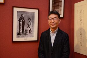 小泉凡の経歴・学歴